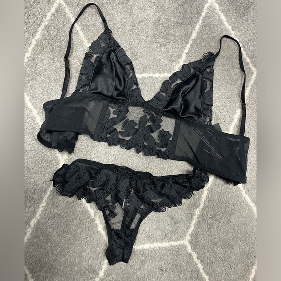 Victoria’s Secret Flower Lingerie Set - Picture 1 of 6